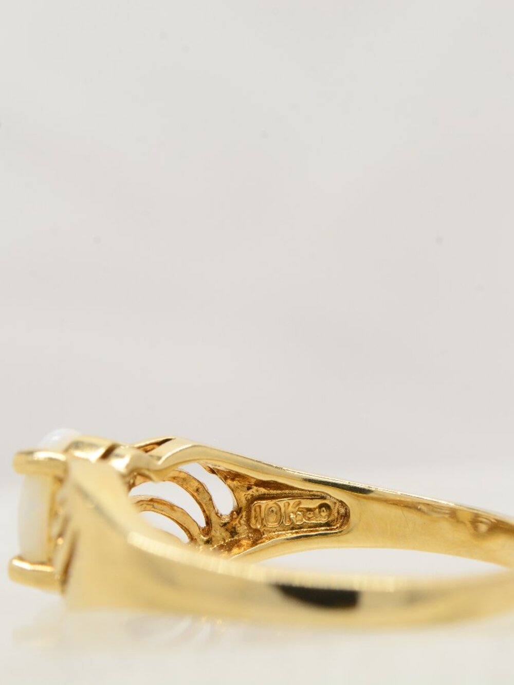 10K Yellow Gold Ring - Picture 4 of 4